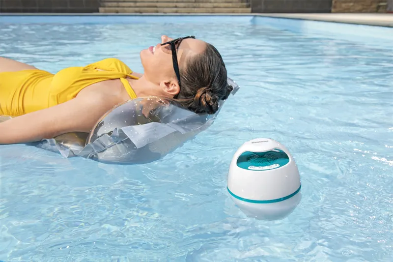 רמקול בלוטוט נטען לבריכה עם אורות