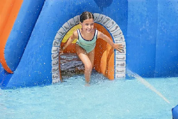 מתקן קפיצה מתנפח עם מים | 53377 | פארק מים מסלול מירוצים | Bestway|מגלשה+קיר טיפוס+שיכשוכית