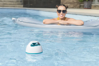 רמקול בלוטוט נטען לבריכה עם אורות