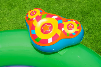 53117 בריכת פעילות מתנפחת Bestway - גשר המוזיקה הכוללת משחקי כדור, מגלשה ומתז מים